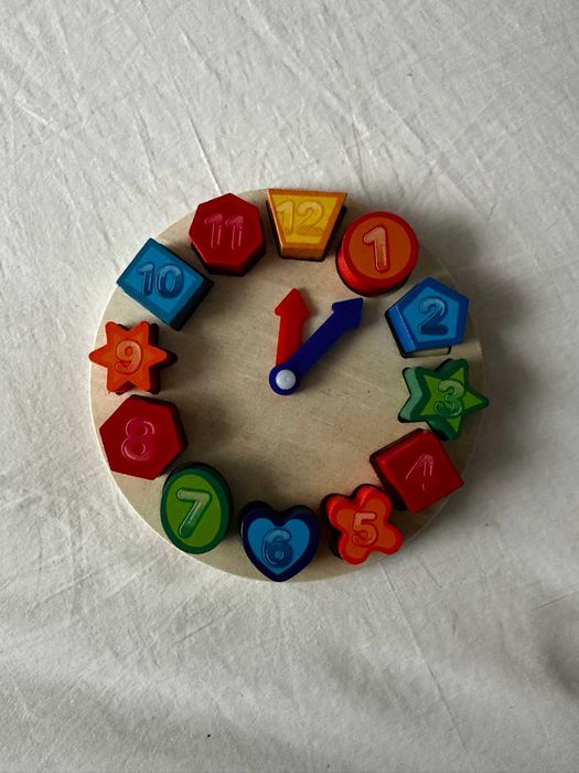 Drewniany naturalny sorter zegar kształty dla dzieci Montessori