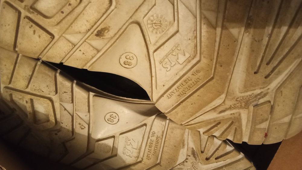 Sapato com biqueira aço