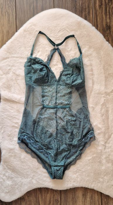 Koronkowe seksowne prześwitujące body z odkrytymi plecami M L