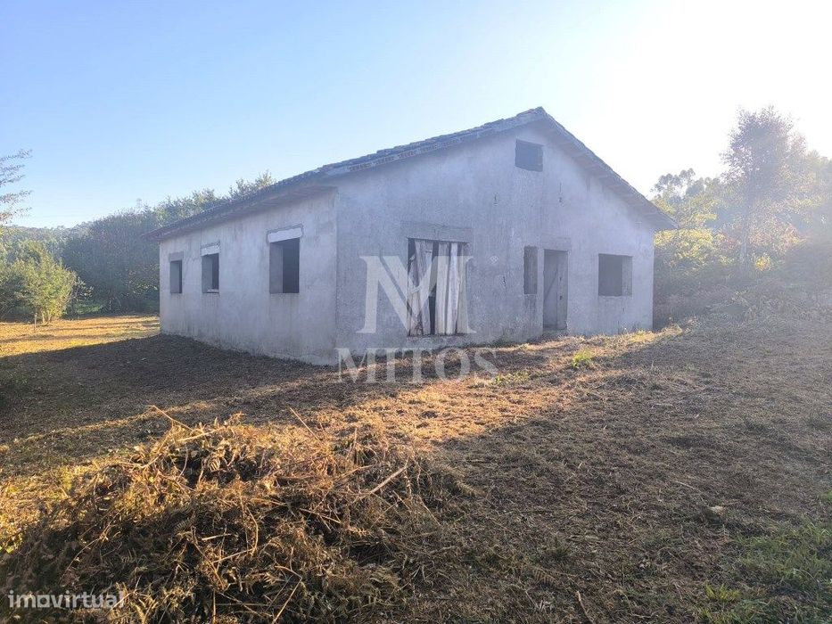 Terreno em Mujães
