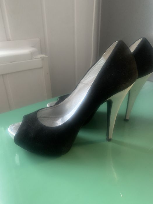 Szpilki z odkrytymi palcami