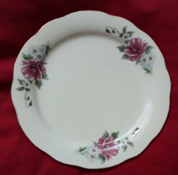 Śliczny nieużywany serwis obiadowy z chińskiej porcelany
