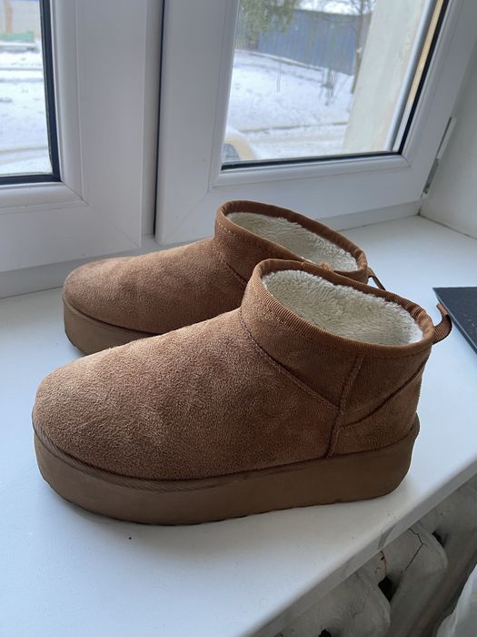 Бежеві зимові угги