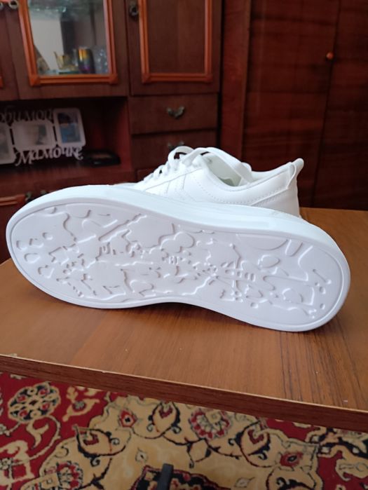 Продам мокасины женские 39 новые