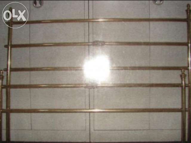 Cama de Casal Antiga + varão p/cortinado em Latão