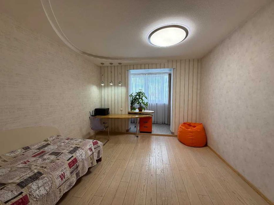 Продам 3к квартиру ул. Братьев Горобцов (ул. Кедрина), Рабочая