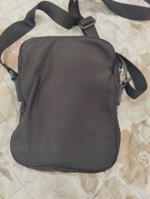 Mala tiracolo Guess em estado semi-novo 19x25 cm