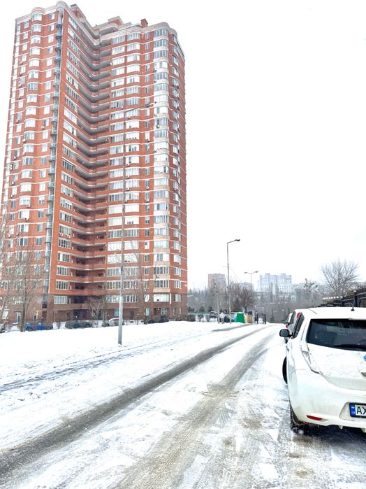 D1M Продам паркомісця в підземному паркінгу біля м. Ботанічний сад.