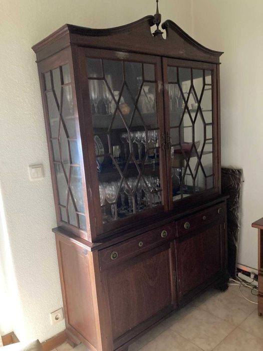 Cristaleira, louceiro elegante