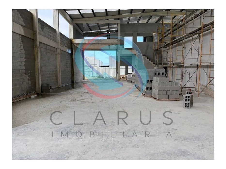 Armazém localizado no Pinhal dos Frades, Seixal