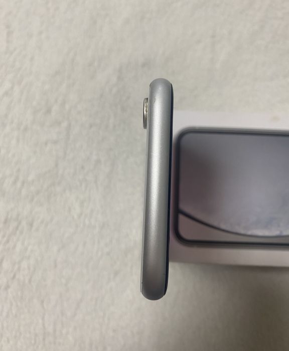 Продам айфон ХР на 64 гб 77акб