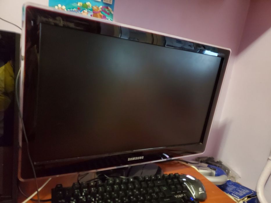 Samsung  P2370HD телевізор