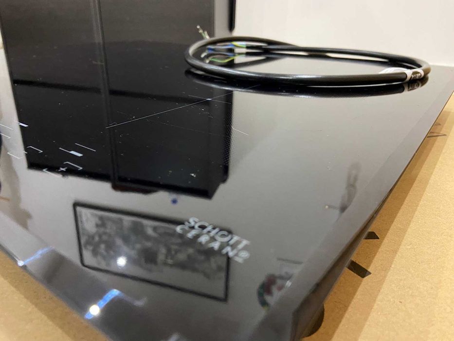 Placa de indução HotPoint Ariston KID 640 B (avariada)