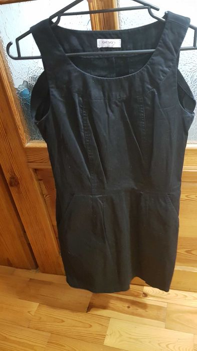 Sprzedam czarną sukienkę
