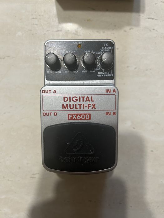 Behringer UC200, FX600, OD300 гітарні педалі