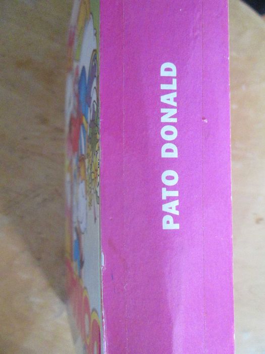 Álbum Pato Donald de capa dura com 6 histórias