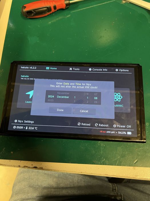 Nintendo switch modchip Hwfly Picofly RP2040 wraz z montarzem