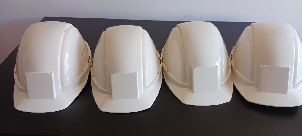 Capacetes de proteção novos