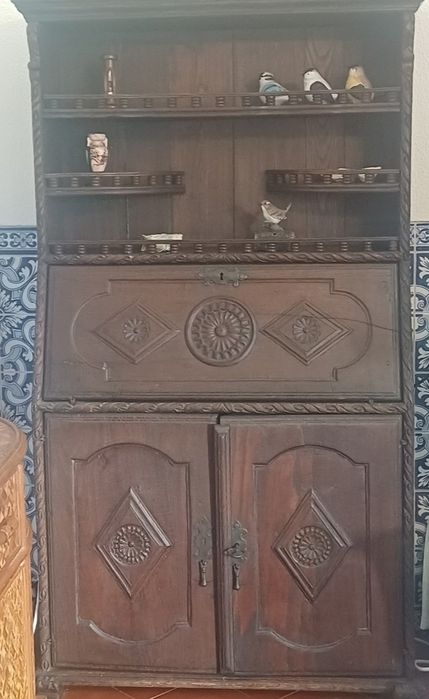 Móveis muito antigos Raros. Bom estado