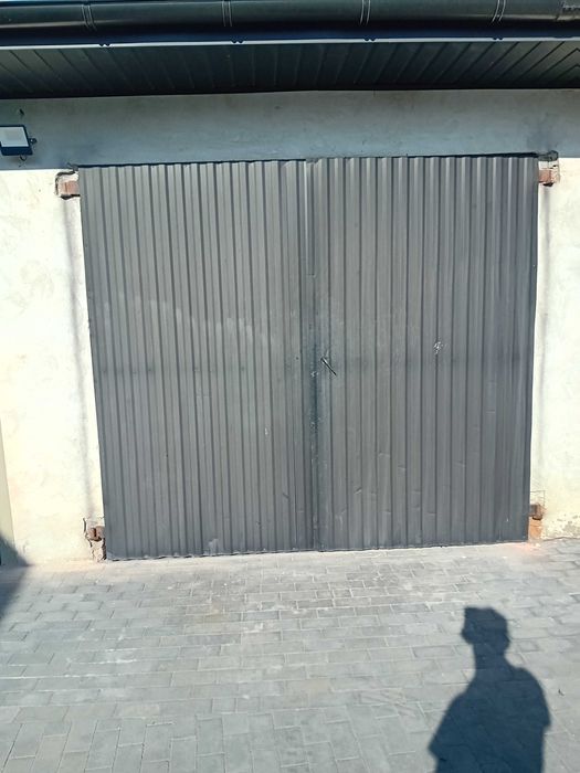 Bramy garażowe używane