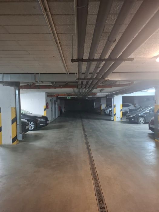 miejsce parkingowe w garażu podziemnym ul. Wałbrzyska 17, Klecina