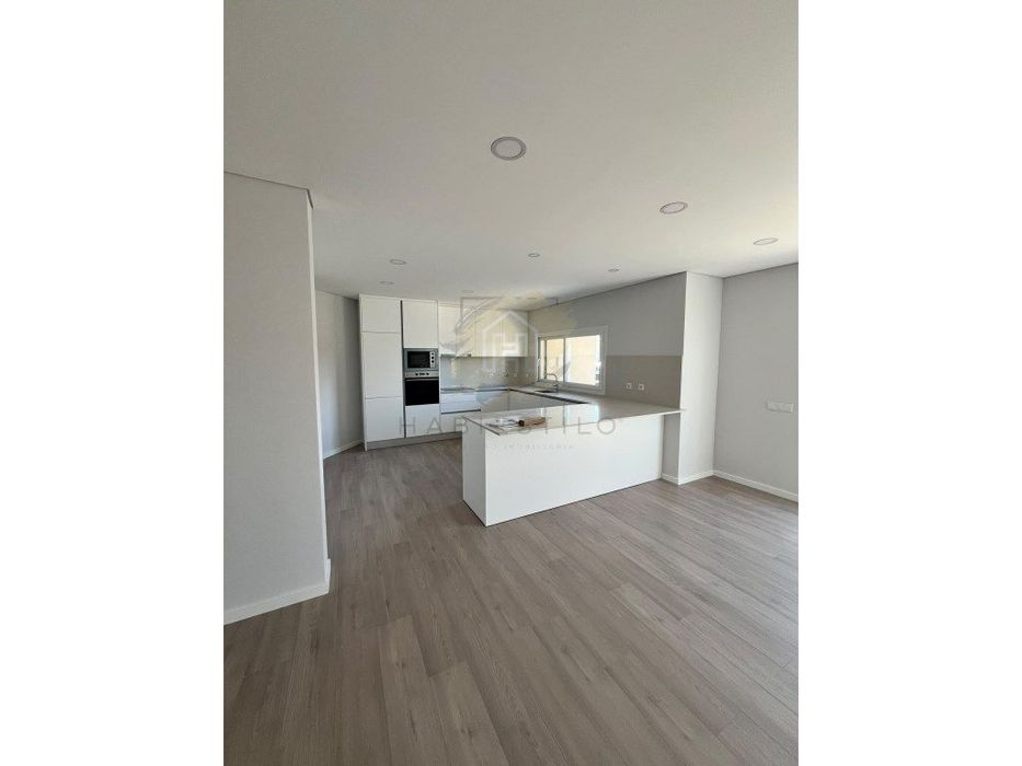Apartamento T2 Em brejos de Azeitão com varanda