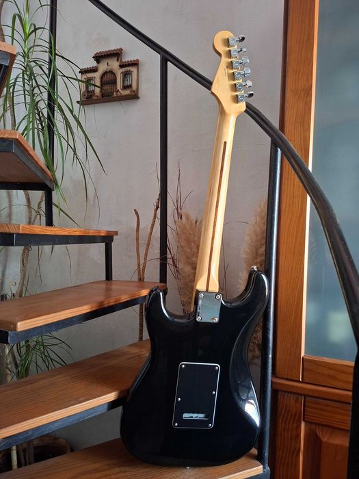 Fender Blacktop Stratocaster HH MIM + Case Rígido (Excelente Estado)