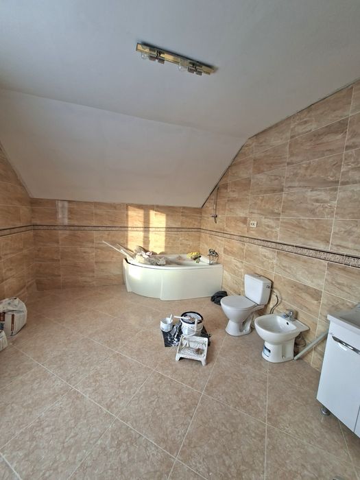 Продаж ! Макарів . Будинок 205 м2 . ГАЗ .Набережна вул.