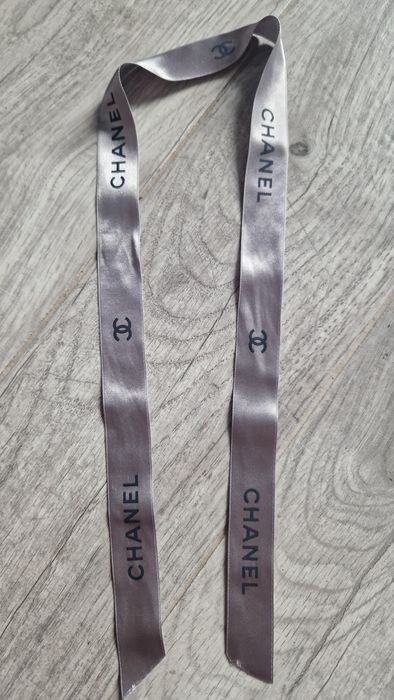 Nowa srebrna wstążka Chanel ok 82x2,5 cm