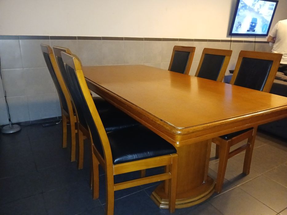Conjunto de mesa com 6 cadeiras