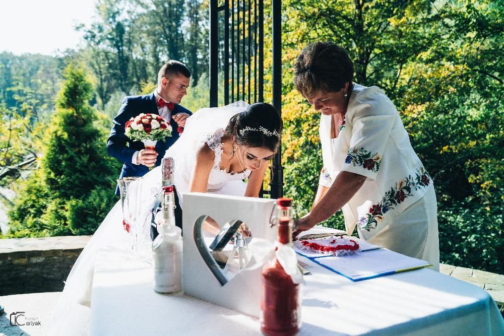 банти на стільці