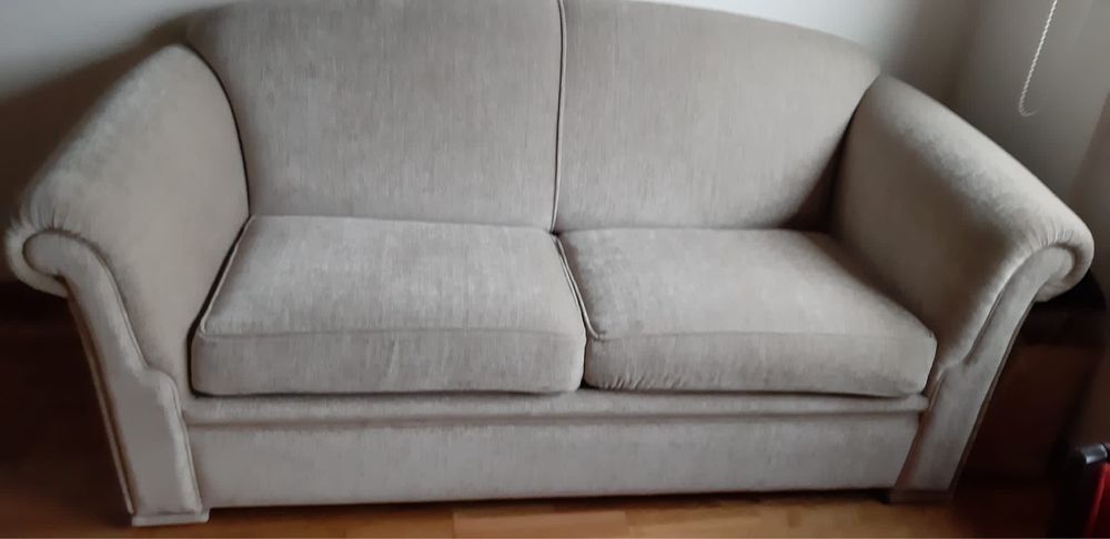 Sofá Classico de veludo creme