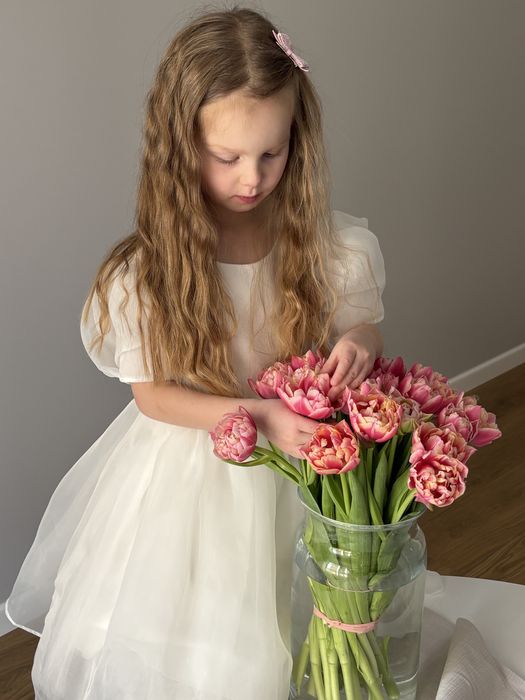 Святкова сукня на дівчинку 5-6 років