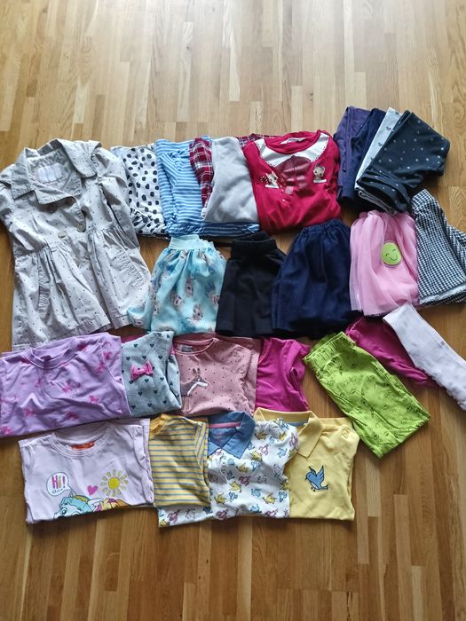 Paka ubrań dla dziewczynki 110/116. 24szt