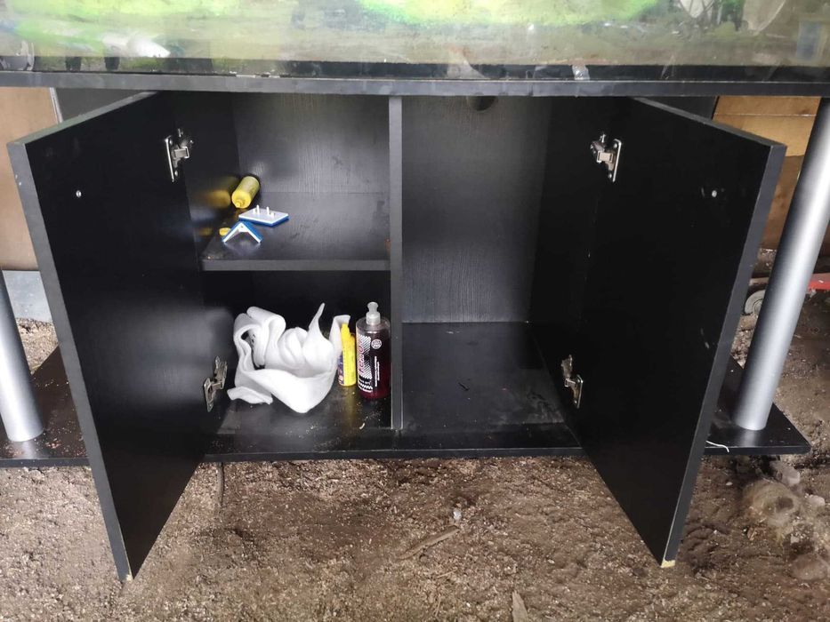 Akwarium ok. 300 litrów z szafką i dodatkami