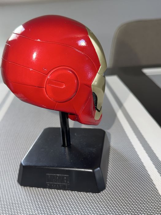 Escultura do Capacete Homem de Ferro