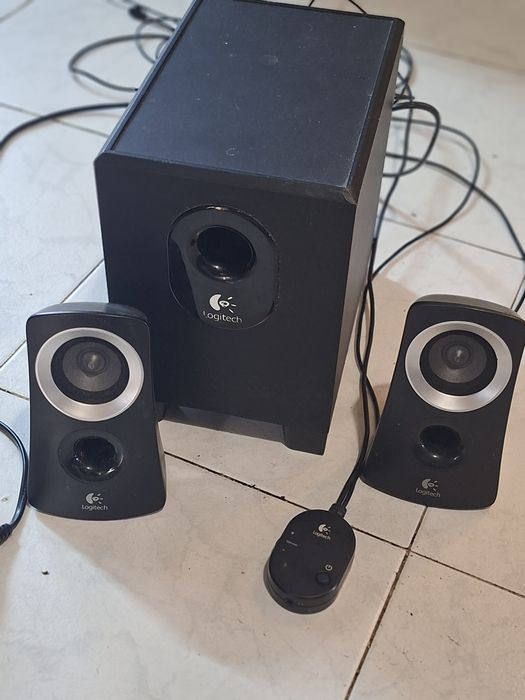 Colunas logitech 2.1