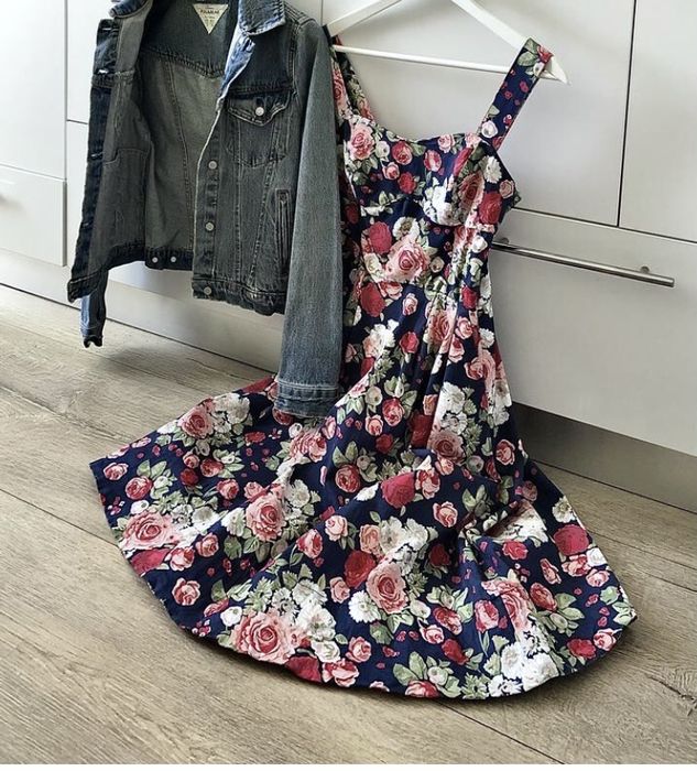 Платье. Сукня. Сарафан. Платье с цветами. Шелк. Юбка. Корсет