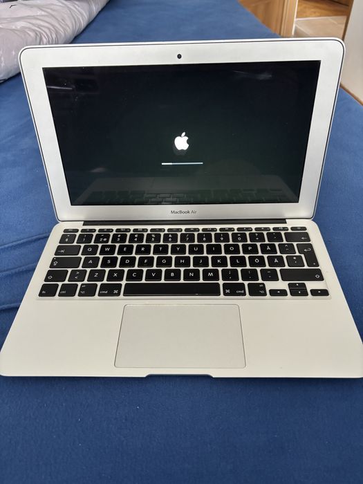 Apple MacBook Air 11” 2015 i5 1.6 GHz / 4 GB / macOS Monterey / MagSafe 2 / 120GB