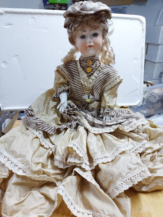 Bonecas de porcelana