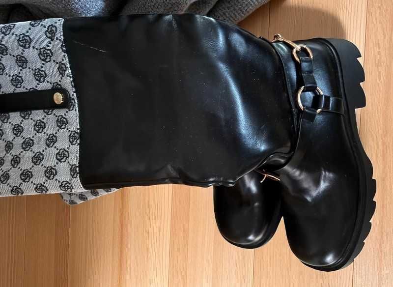 Piękne kozaczki rozmiar 39.