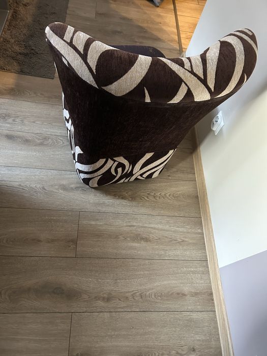 Fotel z kółkami w dwóch kolorach 1/2