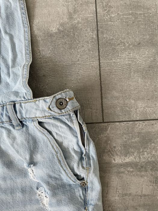 Jeansowe ogrodniczki z Bershka, rozm. L