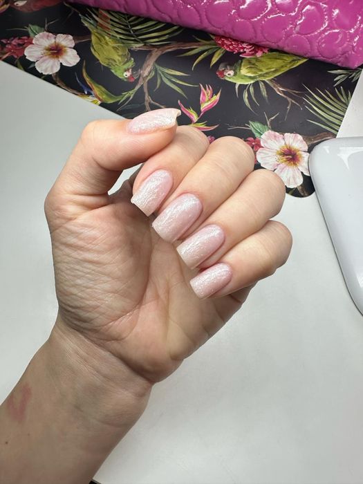 Paznokcie żelowe przedłużane