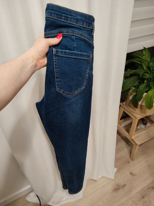 Jeansy klasyczny granat M Reserved