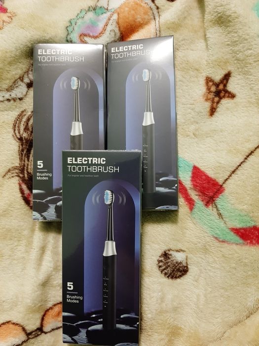 Зубна щітка електрична з USB-зарядом.