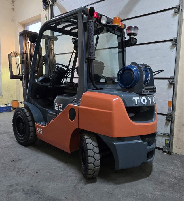 Навантажувач вилковий, газовий 3.0 тонни
Toyota 02-8FGF30