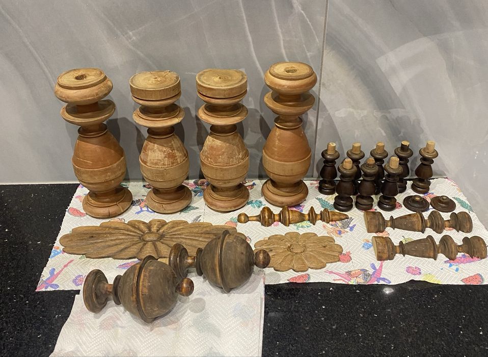 Stare ozdoby do zegara lub mebli