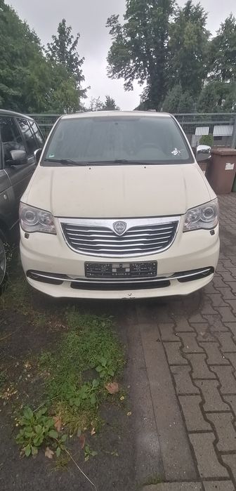 Przód Lancia Voyager 2.8CRD