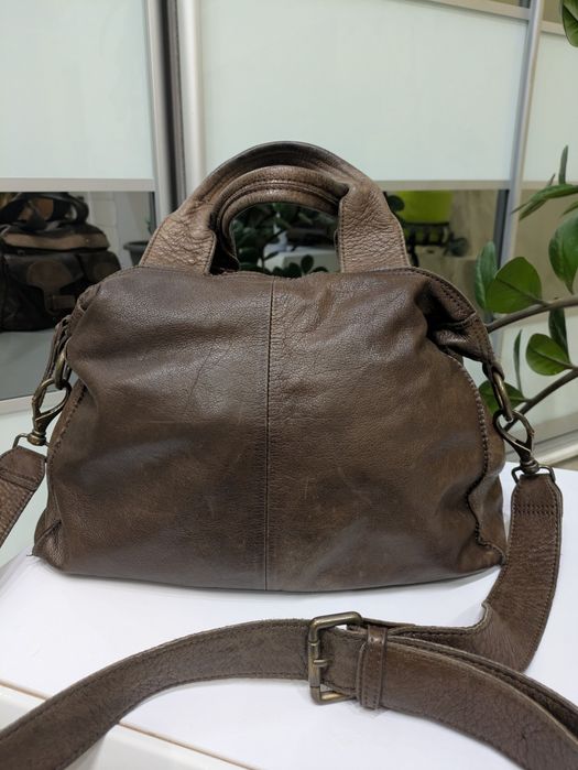 Продам шкіряну сумку відомого бренду.